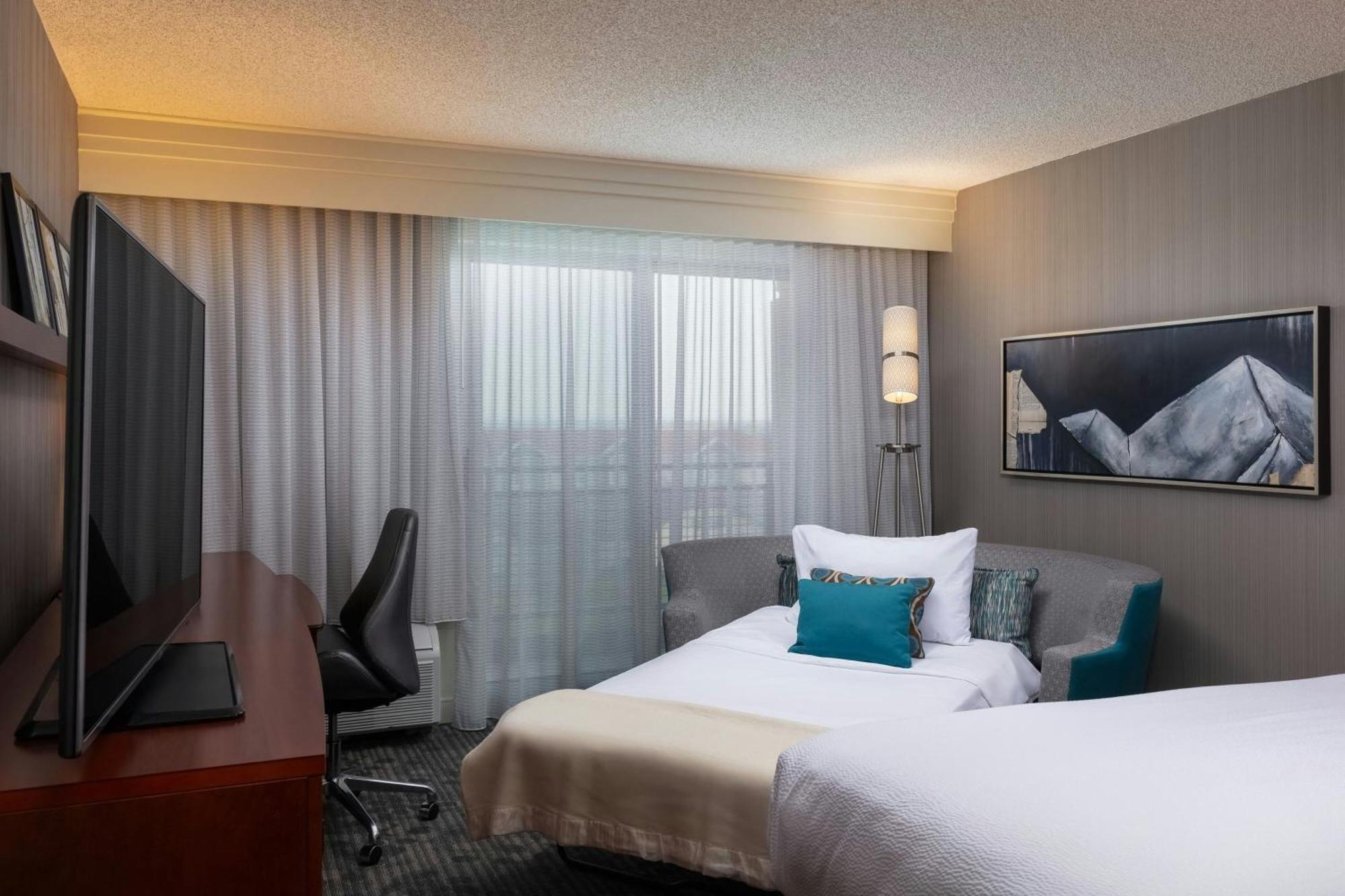 คอร์ตยาร์ด เดนเวอร์ แอร์พอร์ต Hotel ภายนอก รูปภาพ